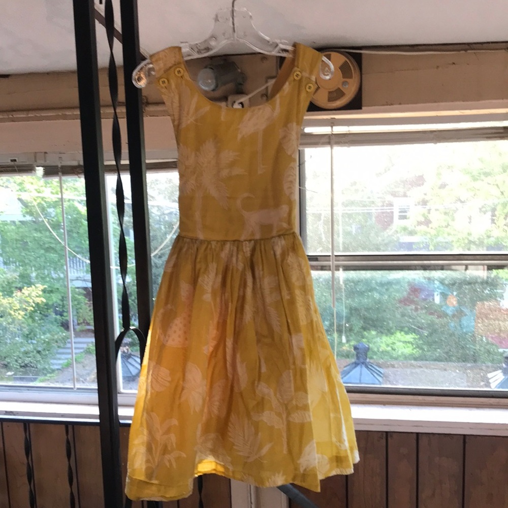 Mini Boden yellow and white jungle print cross-back dress. Size 5-6 years.